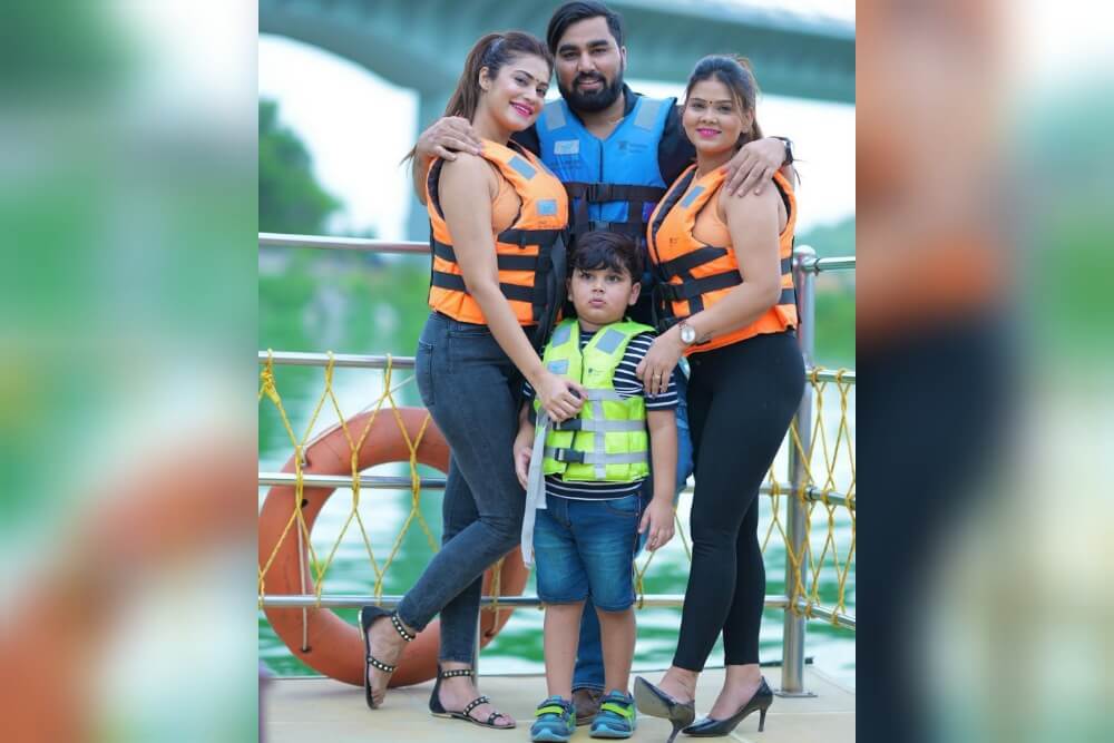 armaan malik with his wifes and son